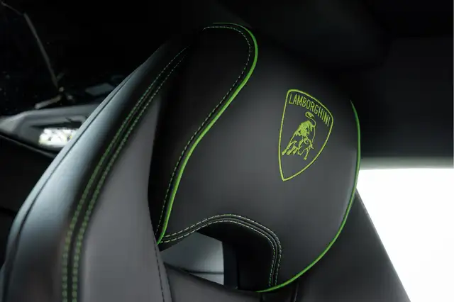 Lamborghini Huracan view 17
