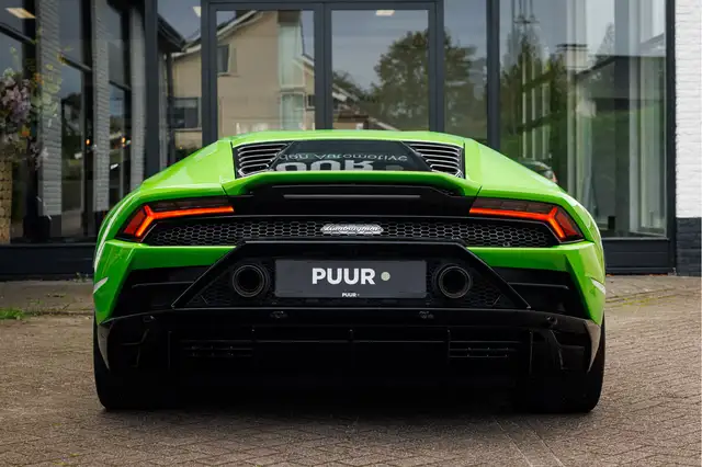 Lamborghini Huracan view 9