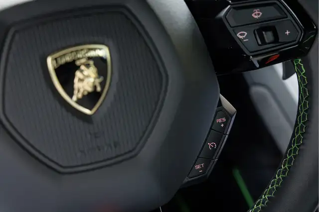Lamborghini Huracan view 23