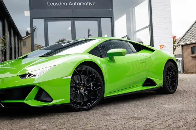 Lamborghini Huracan view 11