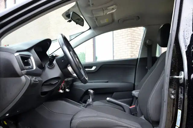 Kia Rio view 7