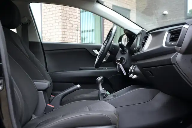Kia Rio view 9