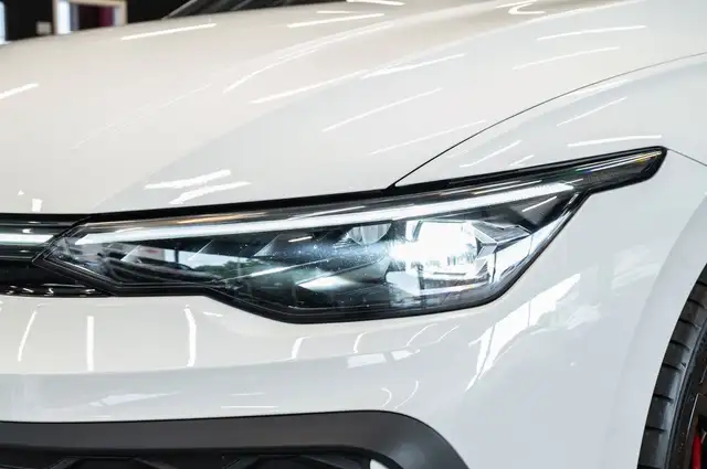 Volkswagen Golf view 4