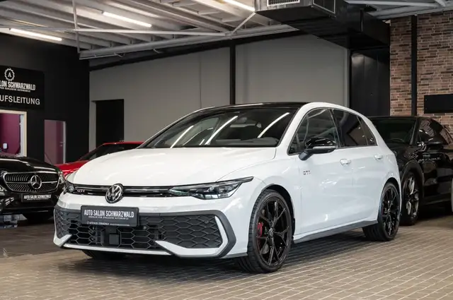 Volkswagen Golf view 2