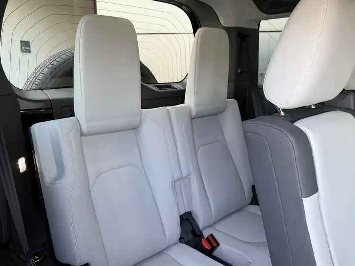 Land Rover Defender 2025, foto 10