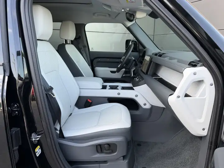 Land Rover Defender 2025, foto 3