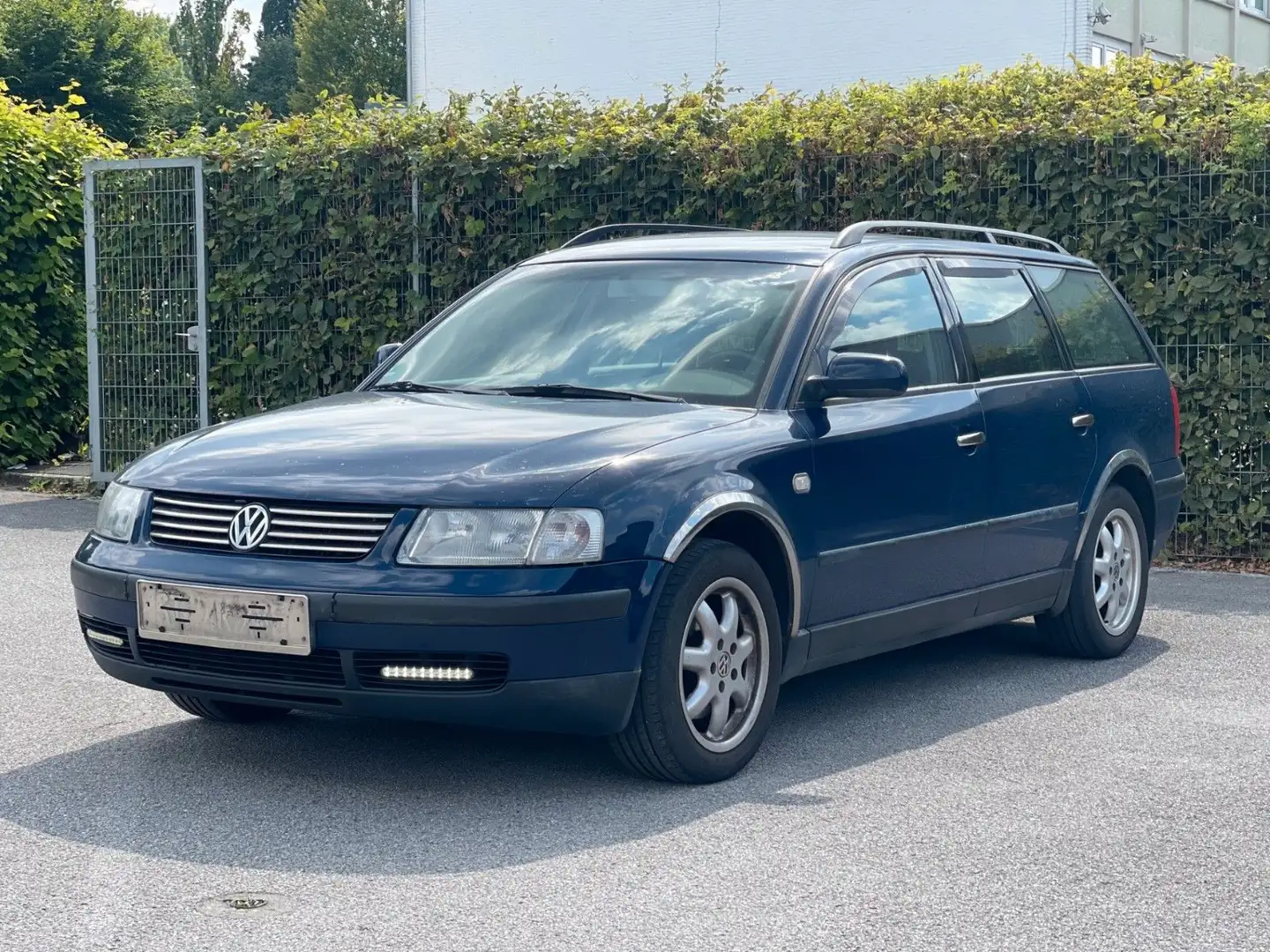 Volkswagen Passat Variant 1.8 T Variant Benzin / LPG Blau - 1