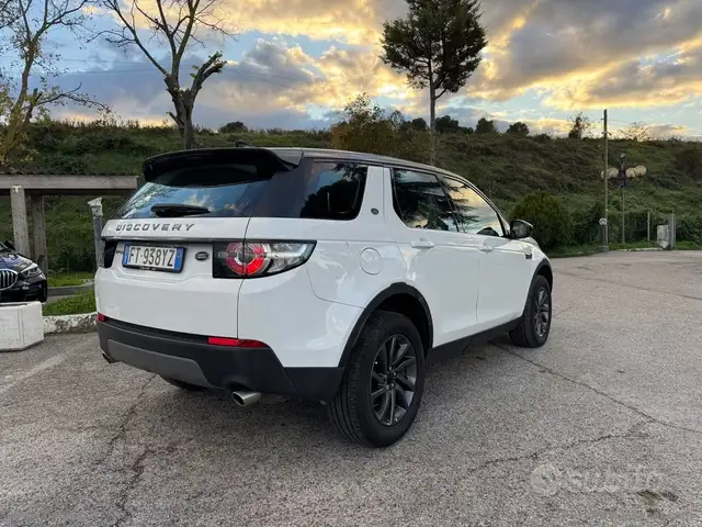 Land Rover Discovery Sport view 15