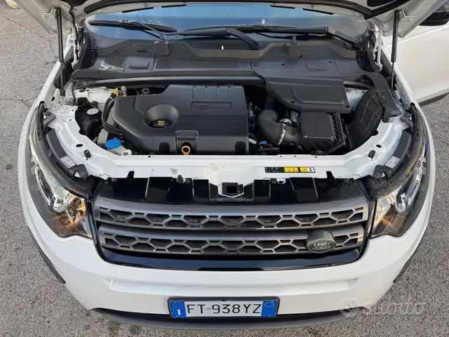 Land Rover Discovery Sport view 8