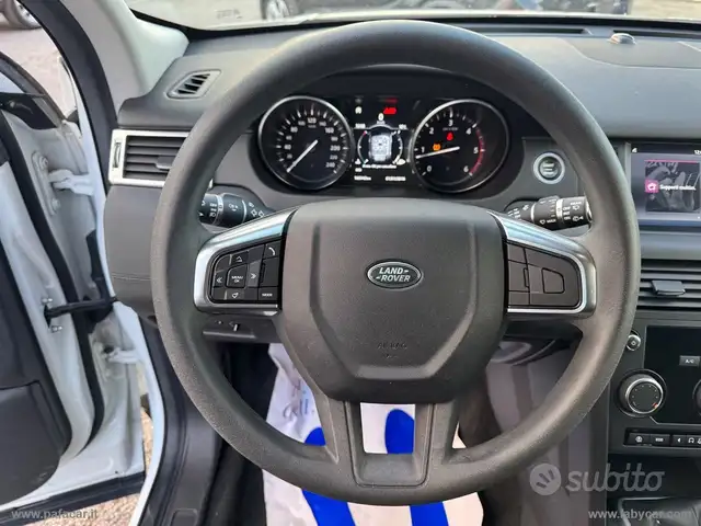 Land Rover Discovery Sport view 14