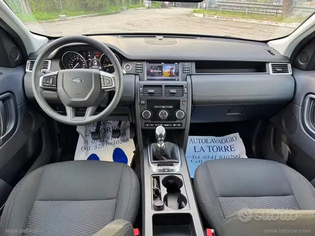 Land Rover Discovery Sport view 12