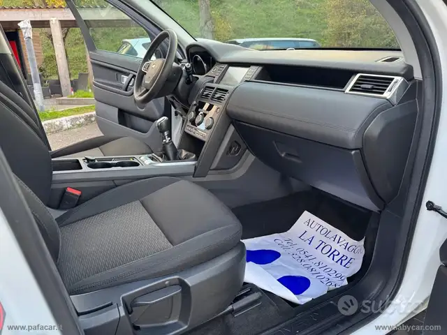 Land Rover Discovery Sport view 9