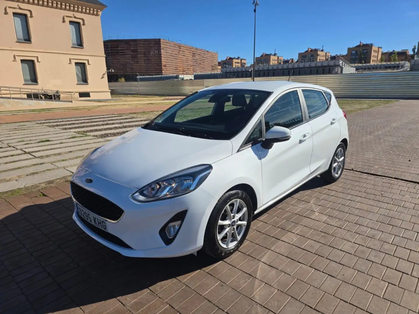 Ford Fiesta 1.5TDCi Trend 85 Blanc - 1