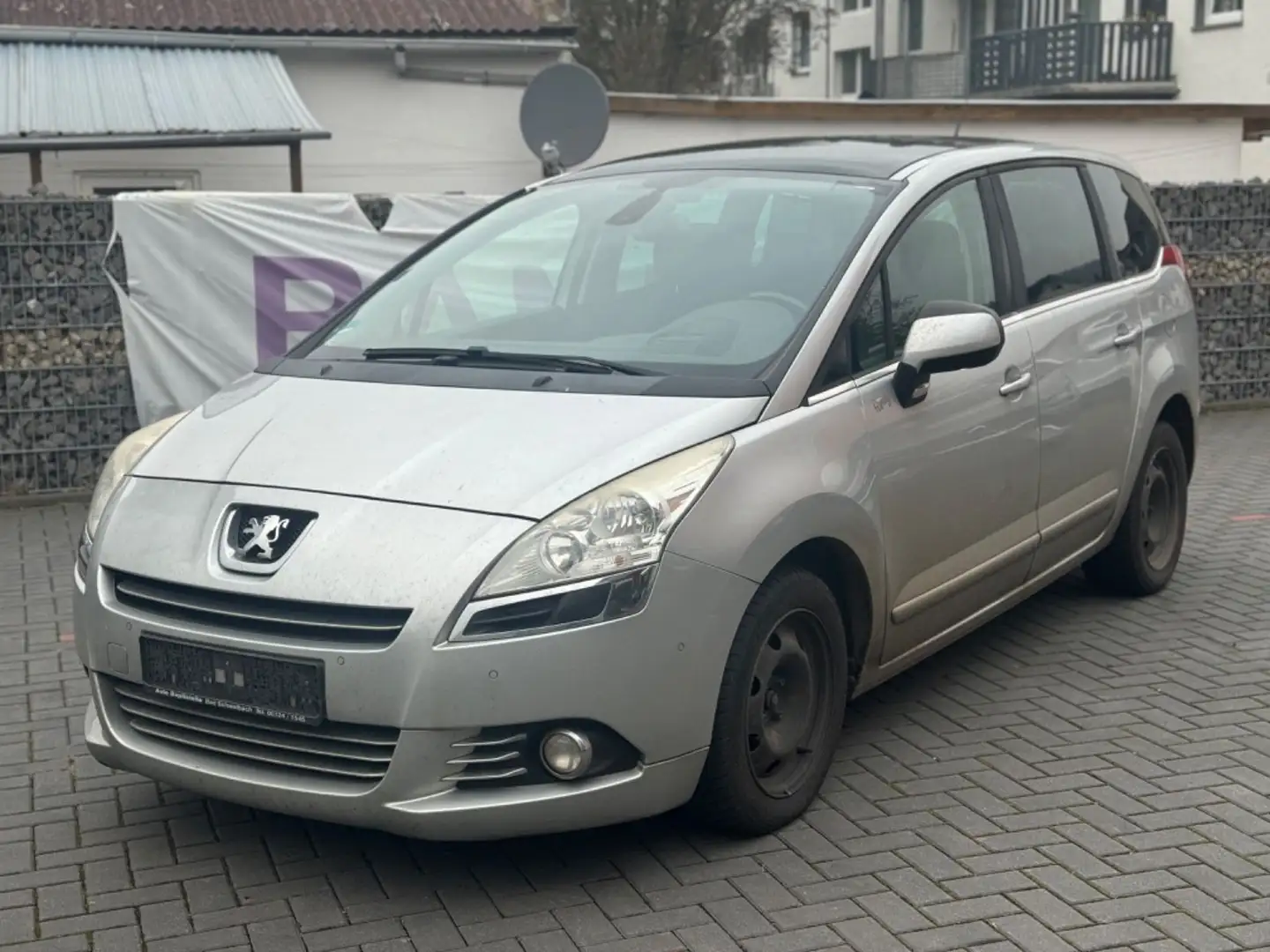 Peugeot 5008 2.0HDI+7SITZE+EURO 5+PANORAMA+ Grau - 1
