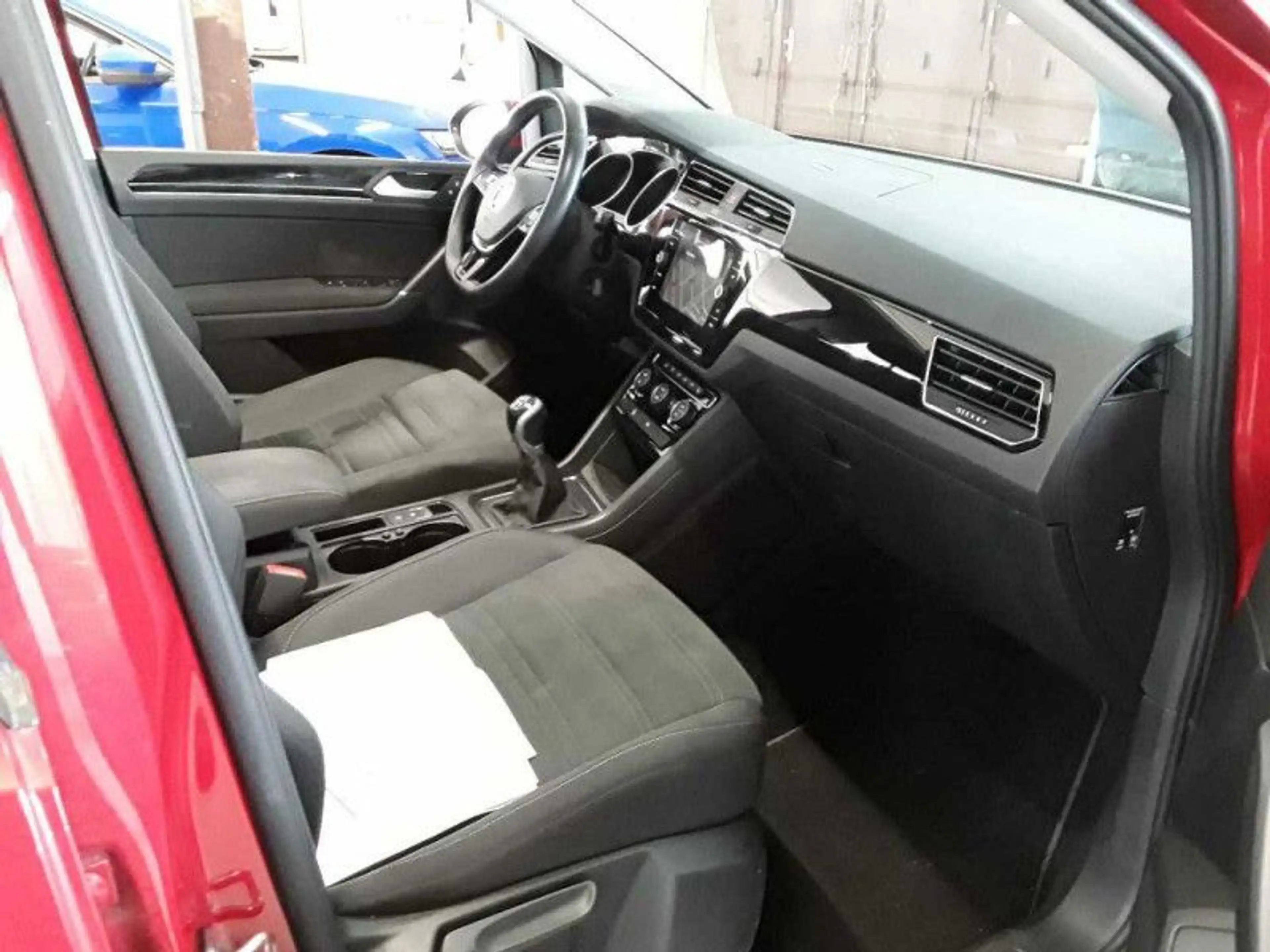 Volkswagen Touran 1.5 TSI Comfortline*Navi*PanoDach*SHZ*6-G — photo 4
