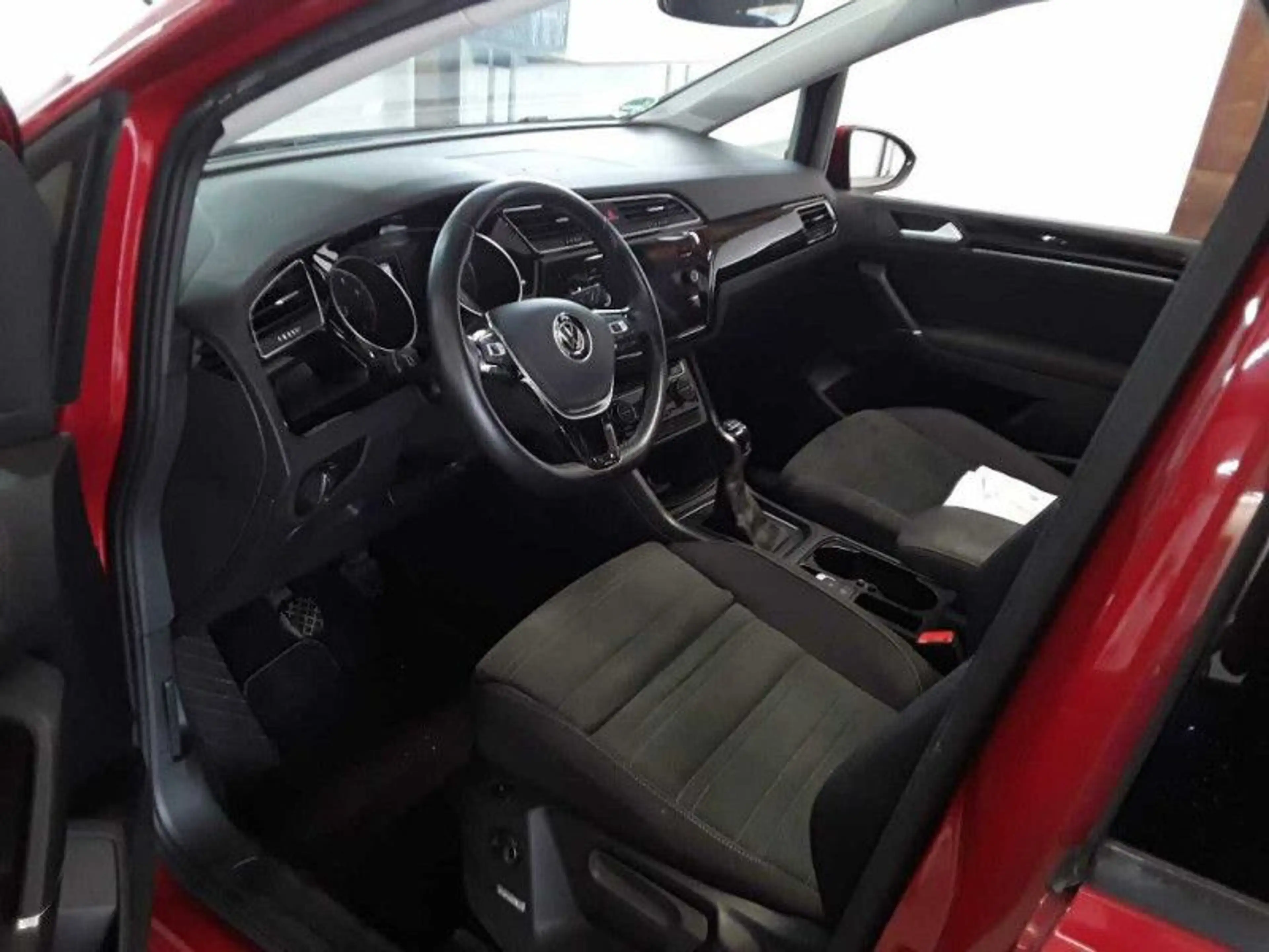 Volkswagen Touran 1.5 TSI Comfortline*Navi*PanoDach*SHZ*6-G — photo 6
