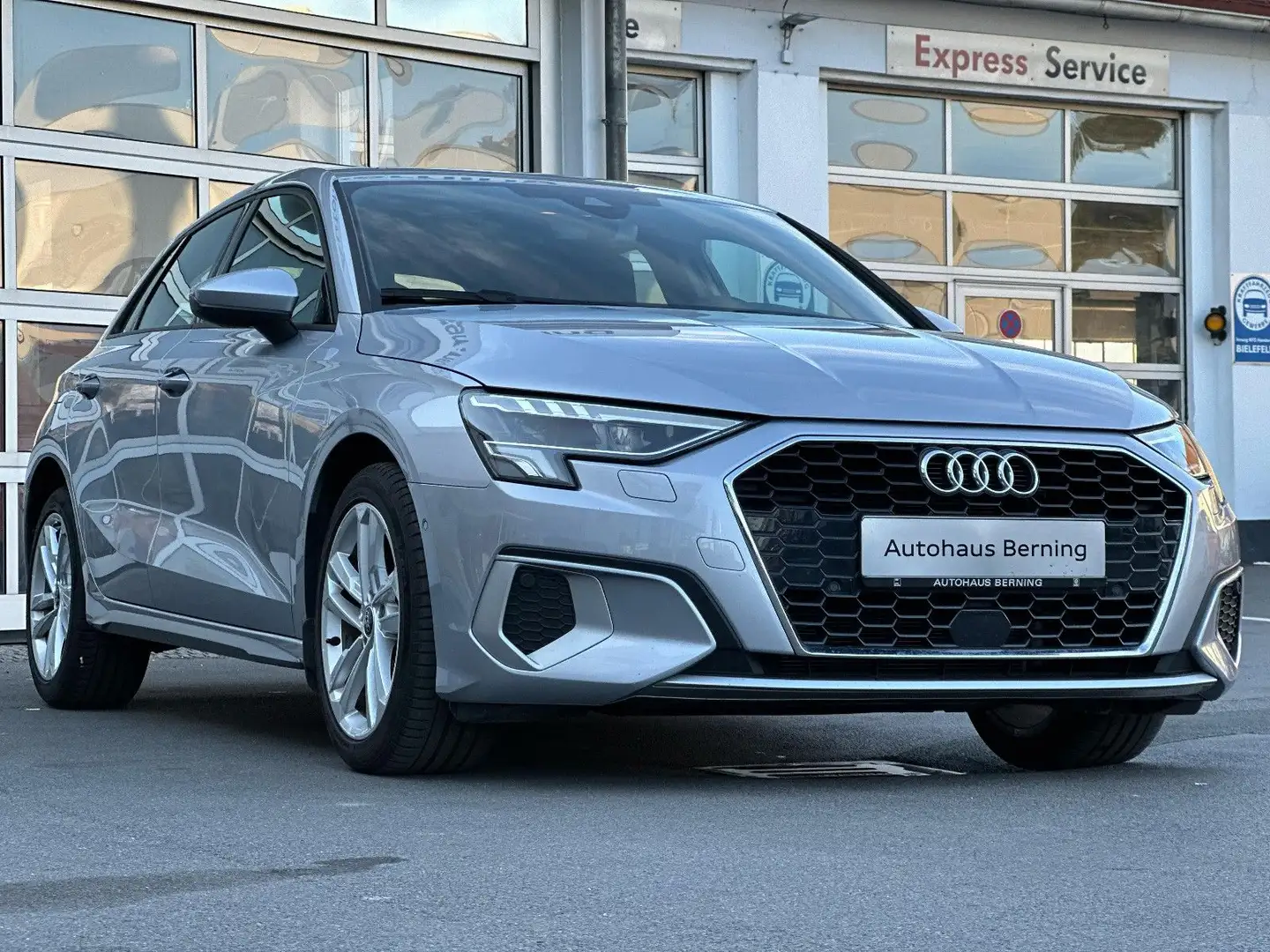 Audi A3 SPORTBACK 35TFSI VIRTUAL ACC SELBSTPARKEN Stříbrná - 1