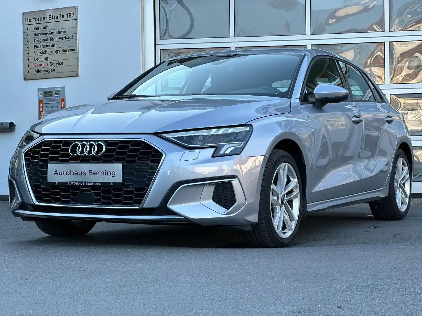 Audi A3 SPORTBACK 35TFSI VIRTUAL ACC SELBSTPARKEN Stříbrná - 2