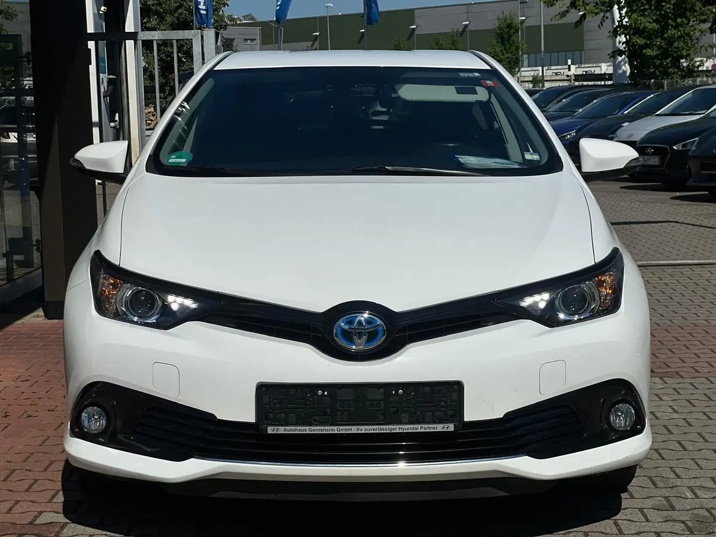 Toyota Auris Hybrid Team D ***AUTOMATIK, SZH, TEMPOMAT*** Bílá - 2
