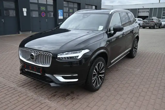 Volvo XC90 view 2