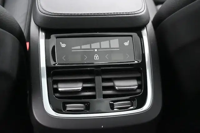 Volvo XC90 view 12