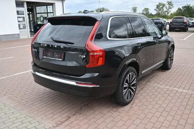 Volvo XC90 view 6