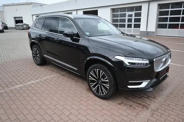 Volvo XC90 view 4