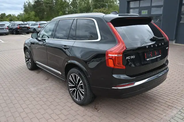 Volvo XC90 view 10
