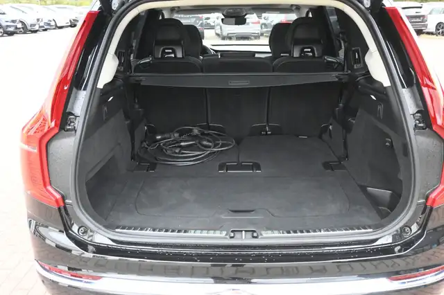 Volvo XC90 view 8