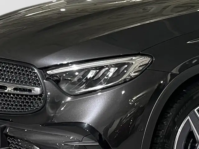 Mercedes-Benz GLC view 4