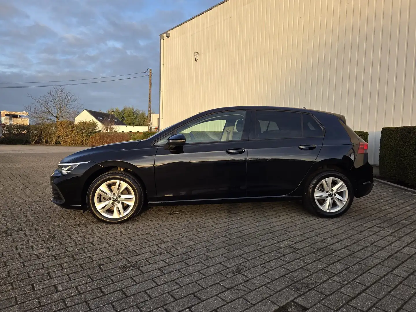 Volkswagen Golf Golf 1.0 TSI OPF Life Zwart - 2