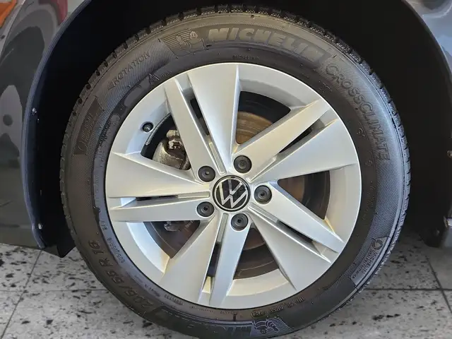 Volkswagen Golf view 8