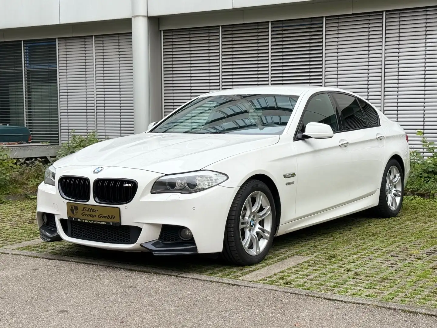 BMW 520 d Lim.*M-Paket*Soft-Close*Kamera*Bi-Xenon*19" Weiß - 1