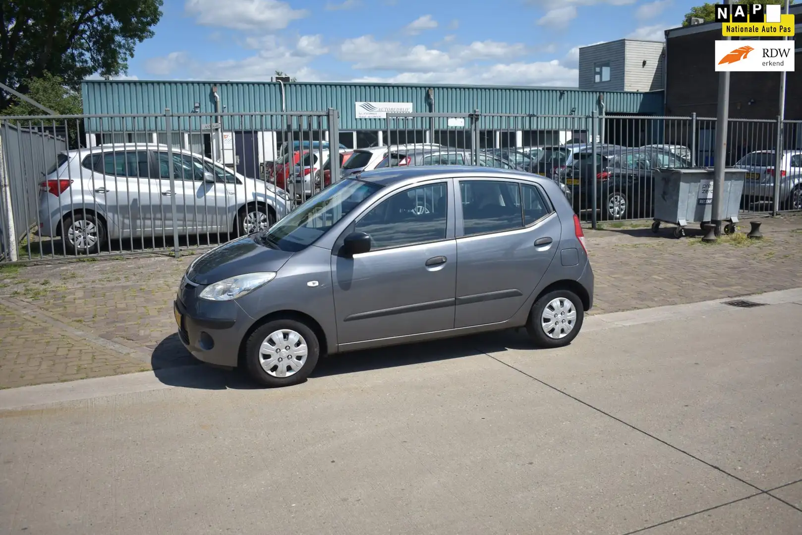 Hyundai i10 1.25i Pure Gris - 1