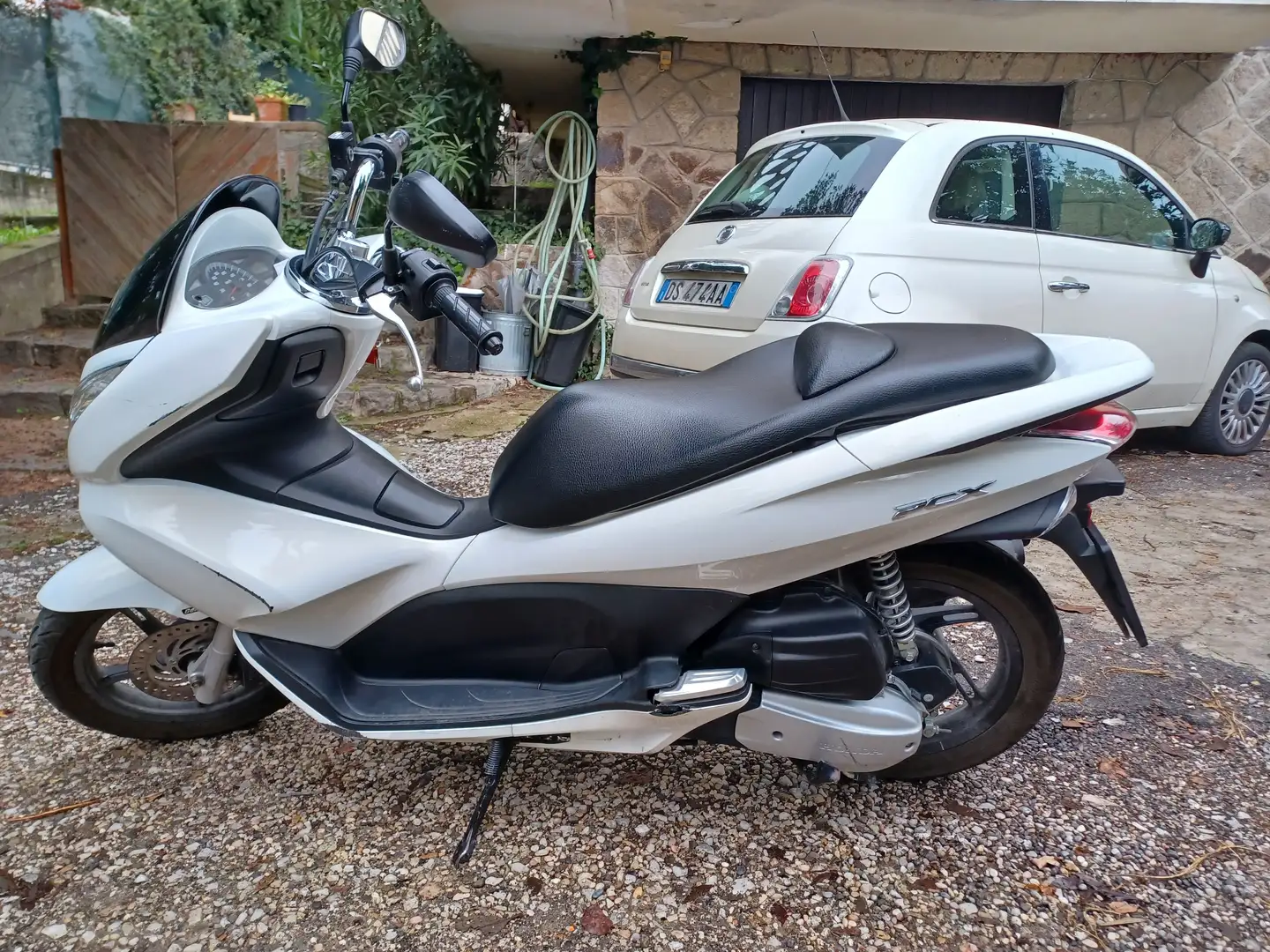Honda PCX 125 Scooter Bianco - 2