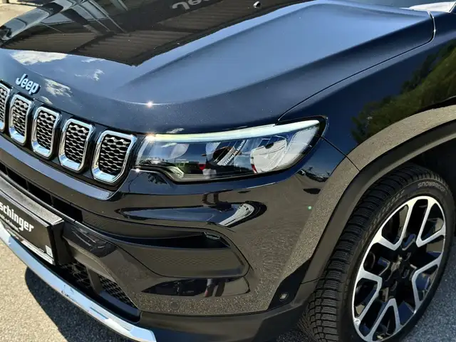 Jeep Compass view 3