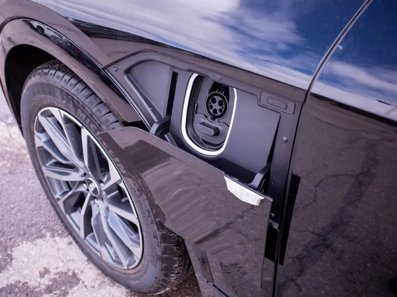 Cadillac Lyriq снимка Cadillac Lyriq