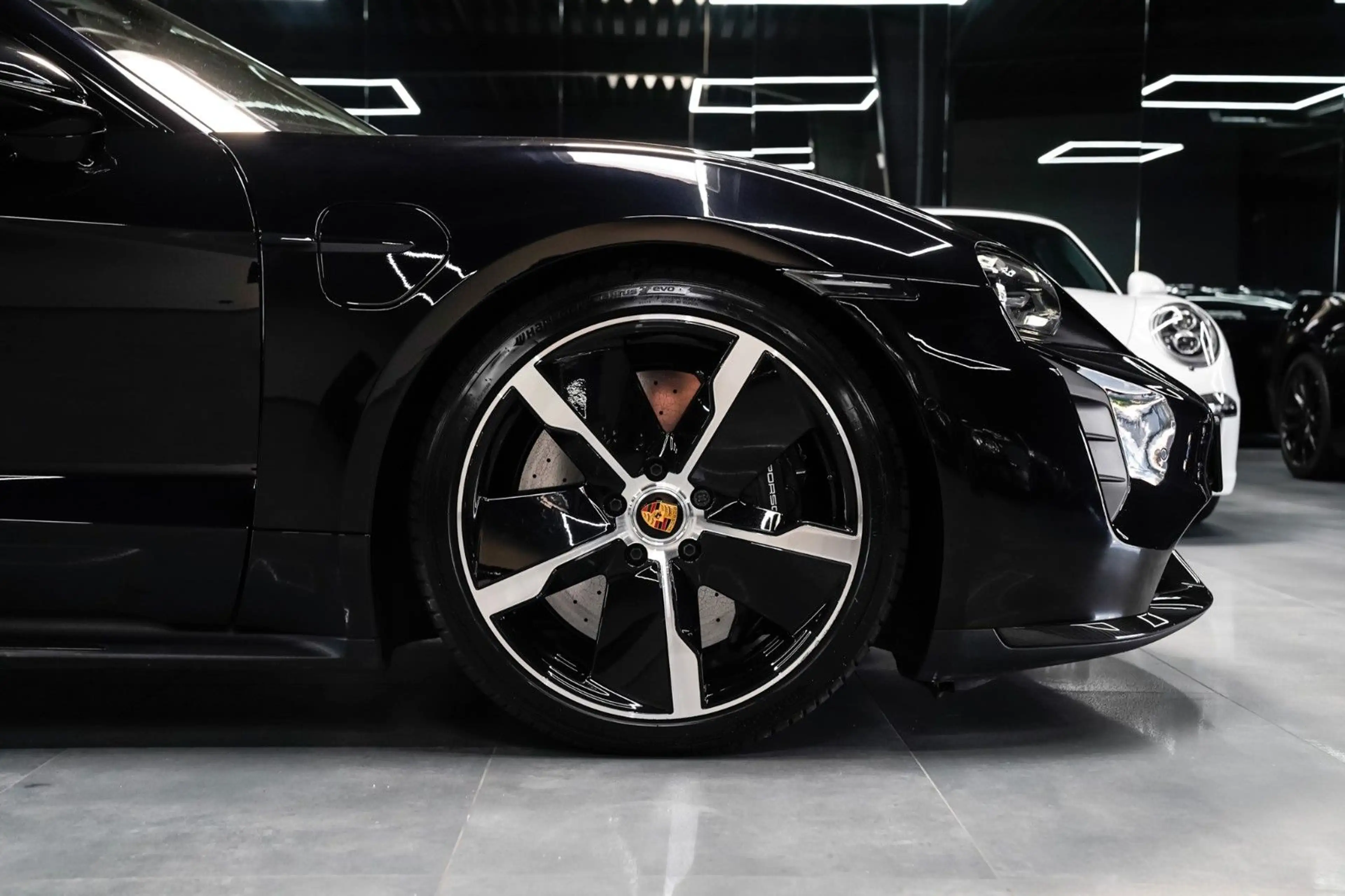 Porsche Taycan Turbo S Carbon-PCCB-Sport Design*VOLL* — photo 6