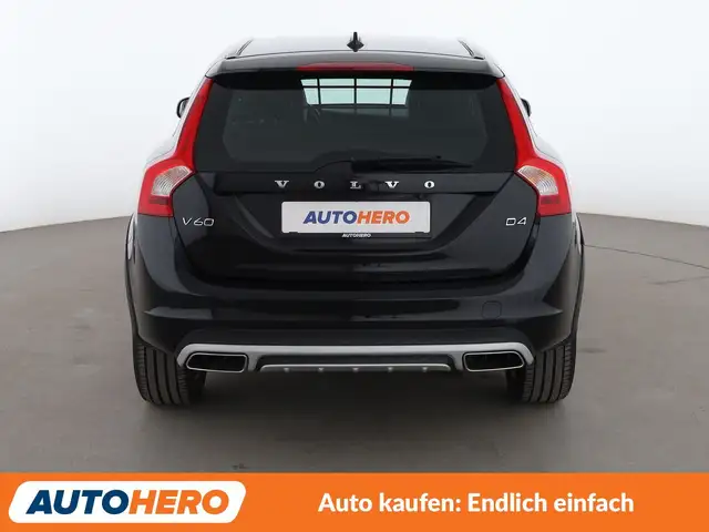 Volvo V60 Cross Country view 5