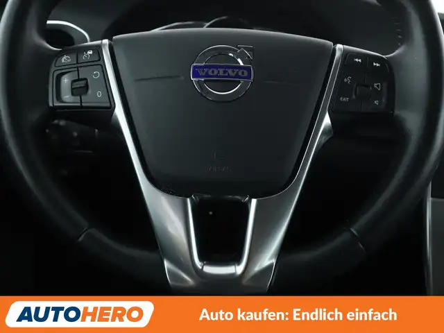 Volvo V60 Cross Country view 14