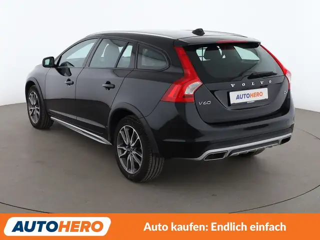 Volvo V60 Cross Country view 4