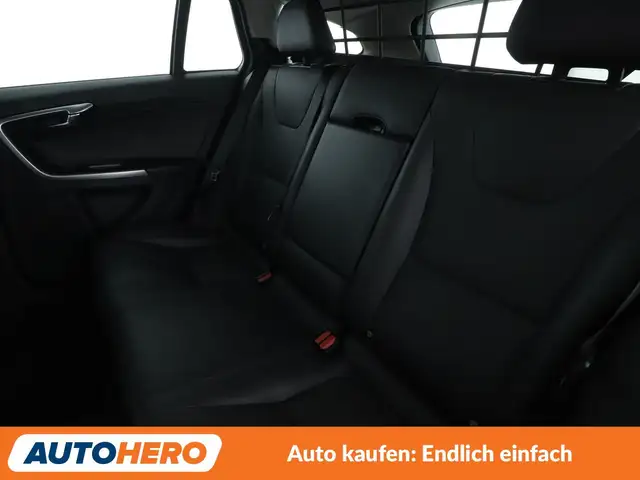 Volvo V60 Cross Country view 13