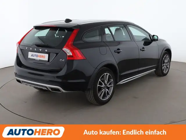 Volvo V60 Cross Country view 6