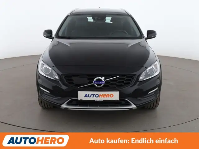 Volvo V60 Cross Country view 9