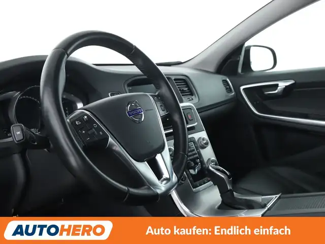 Volvo V60 Cross Country view 15