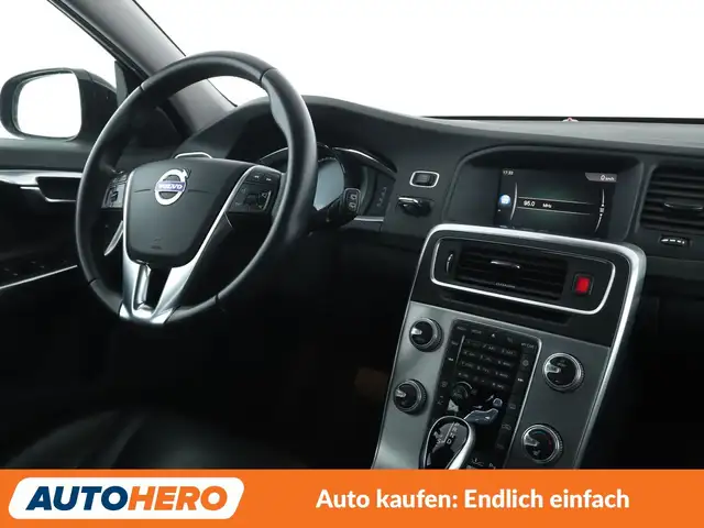 Volvo V60 Cross Country view 12