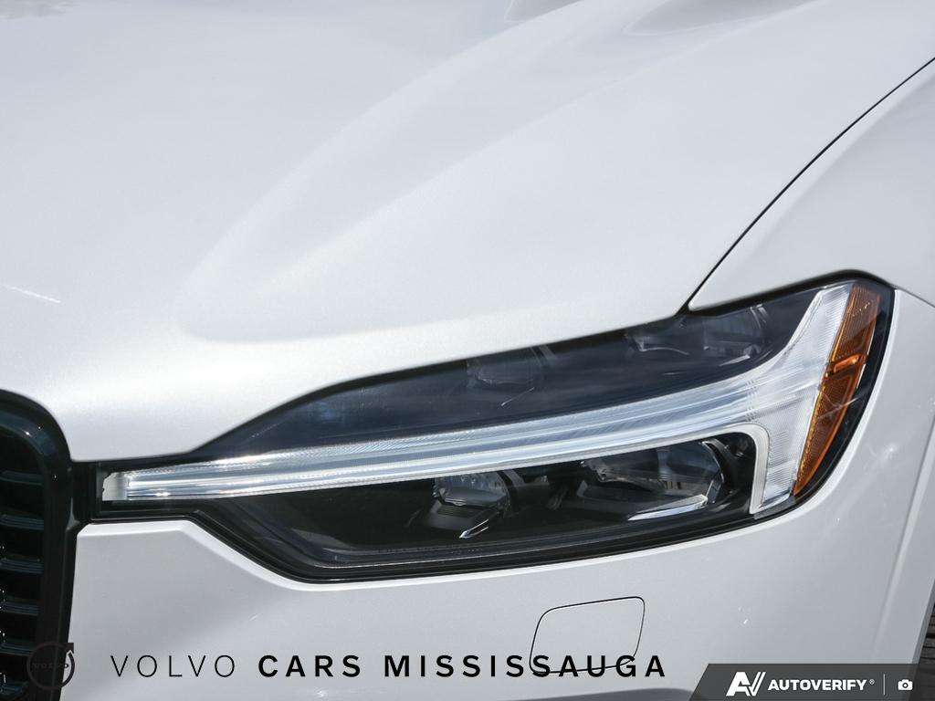 2024 Volvo XC60 Core Dark Theme thumb 10