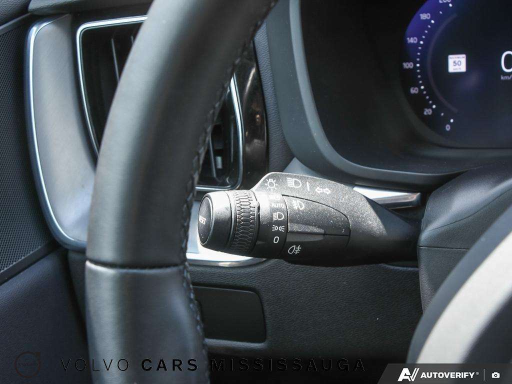 2024 Volvo XC60 Core Dark Theme thumb 16