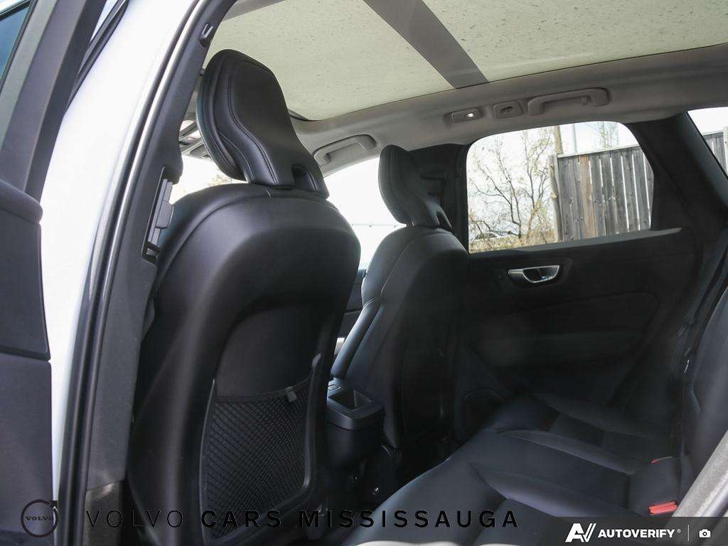 2024 Volvo XC60 Core Dark Theme thumb 24