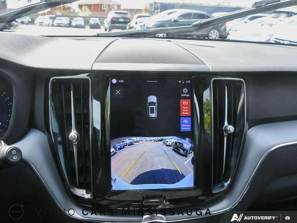 2024 Volvo XC60 Core Dark Theme thumb 26